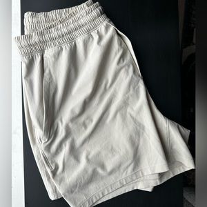 Lululemon 5” Pace Breaker